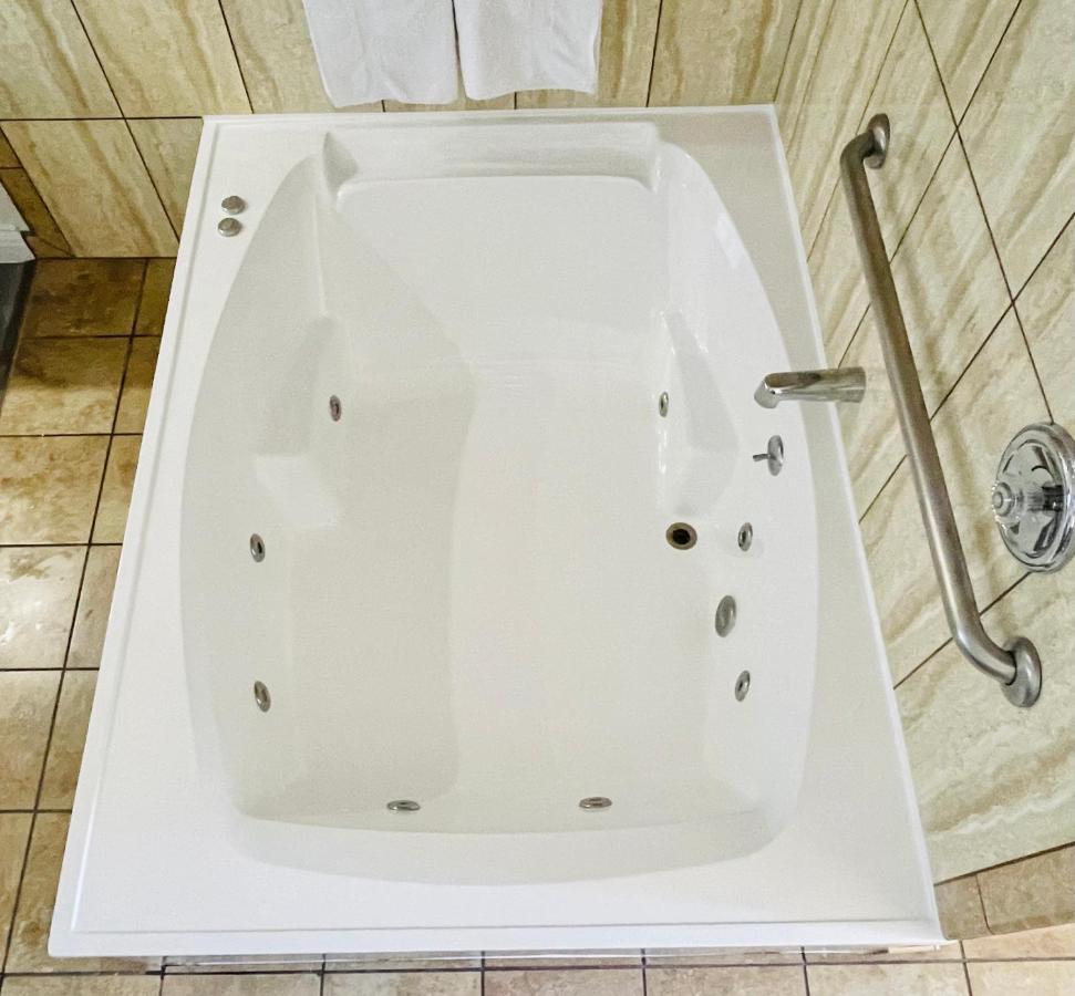 Rodeway Inn Santa Ana Bagian luar foto