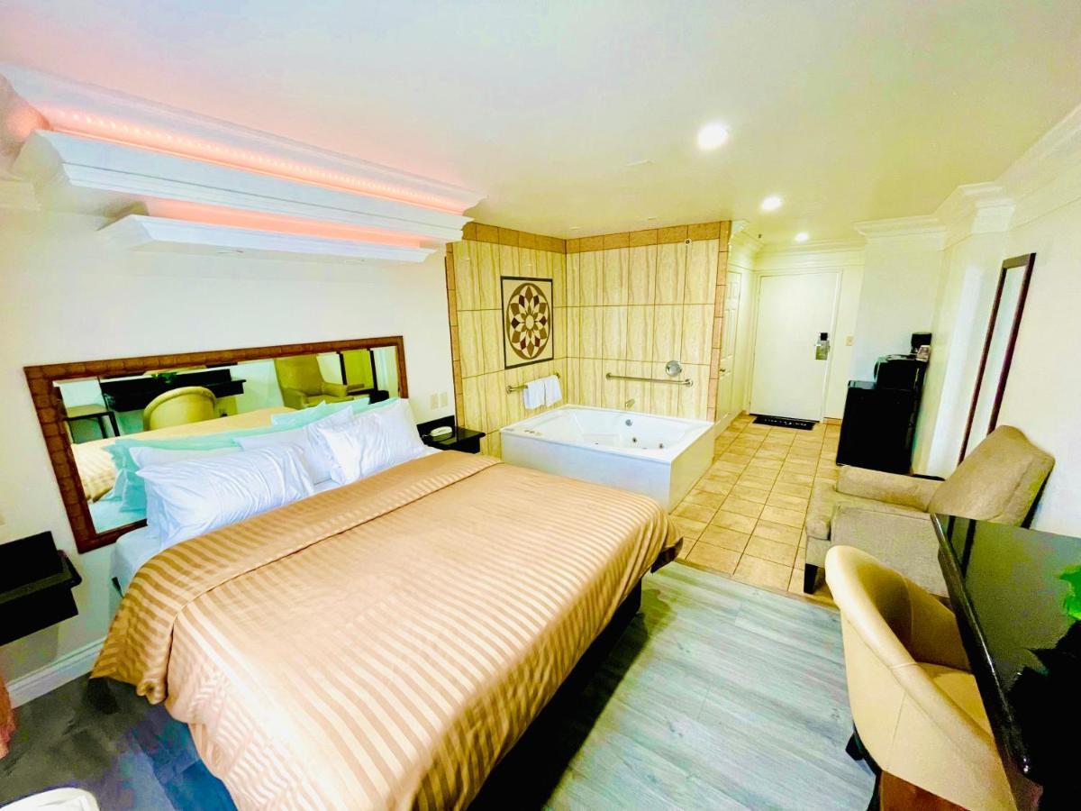 Rodeway Inn Santa Ana Bagian luar foto