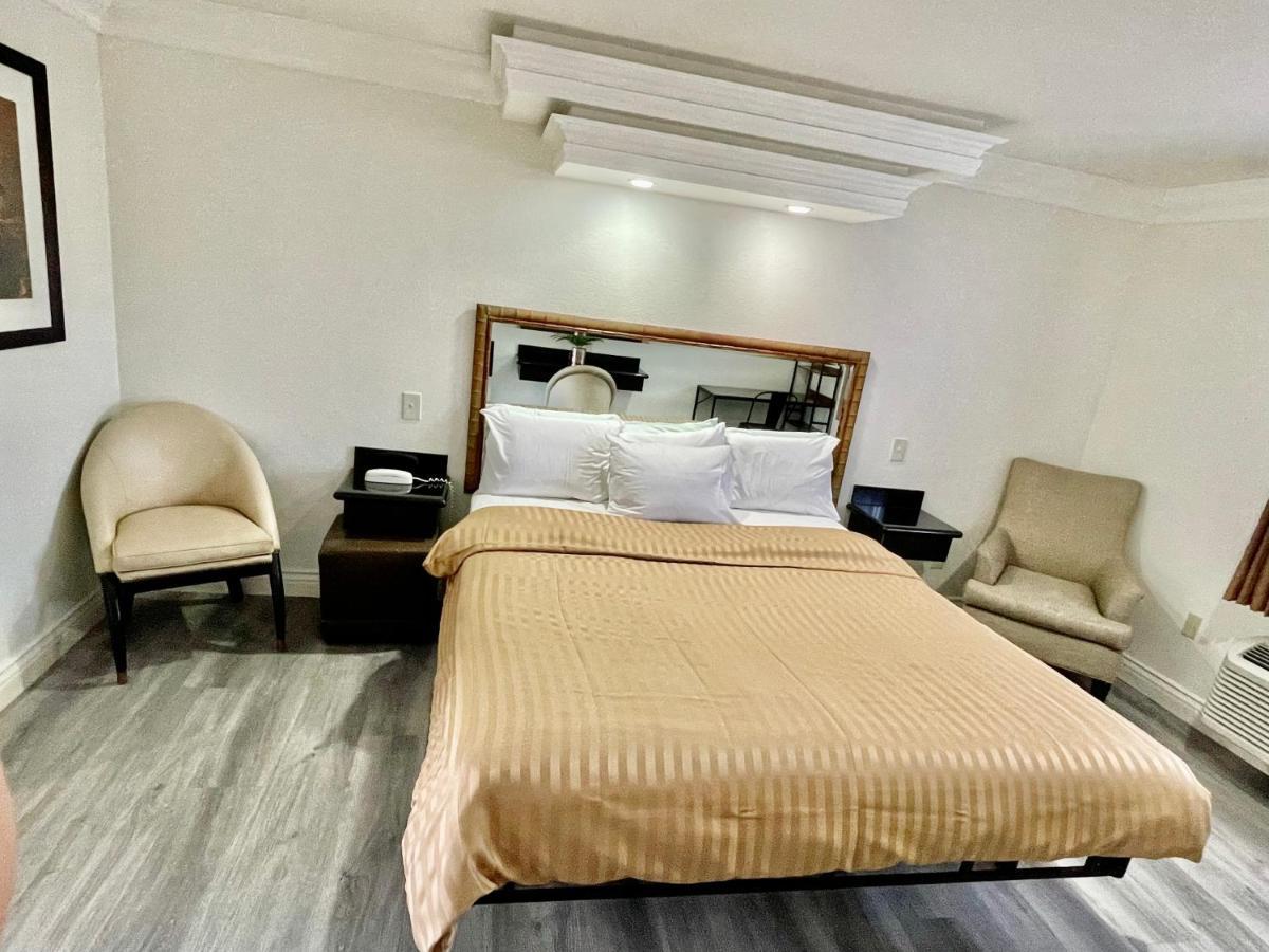Rodeway Inn Santa Ana Bagian luar foto
