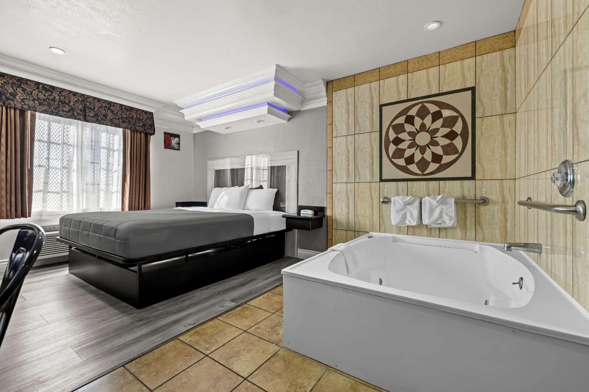 Rodeway Inn Santa Ana Bagian luar foto