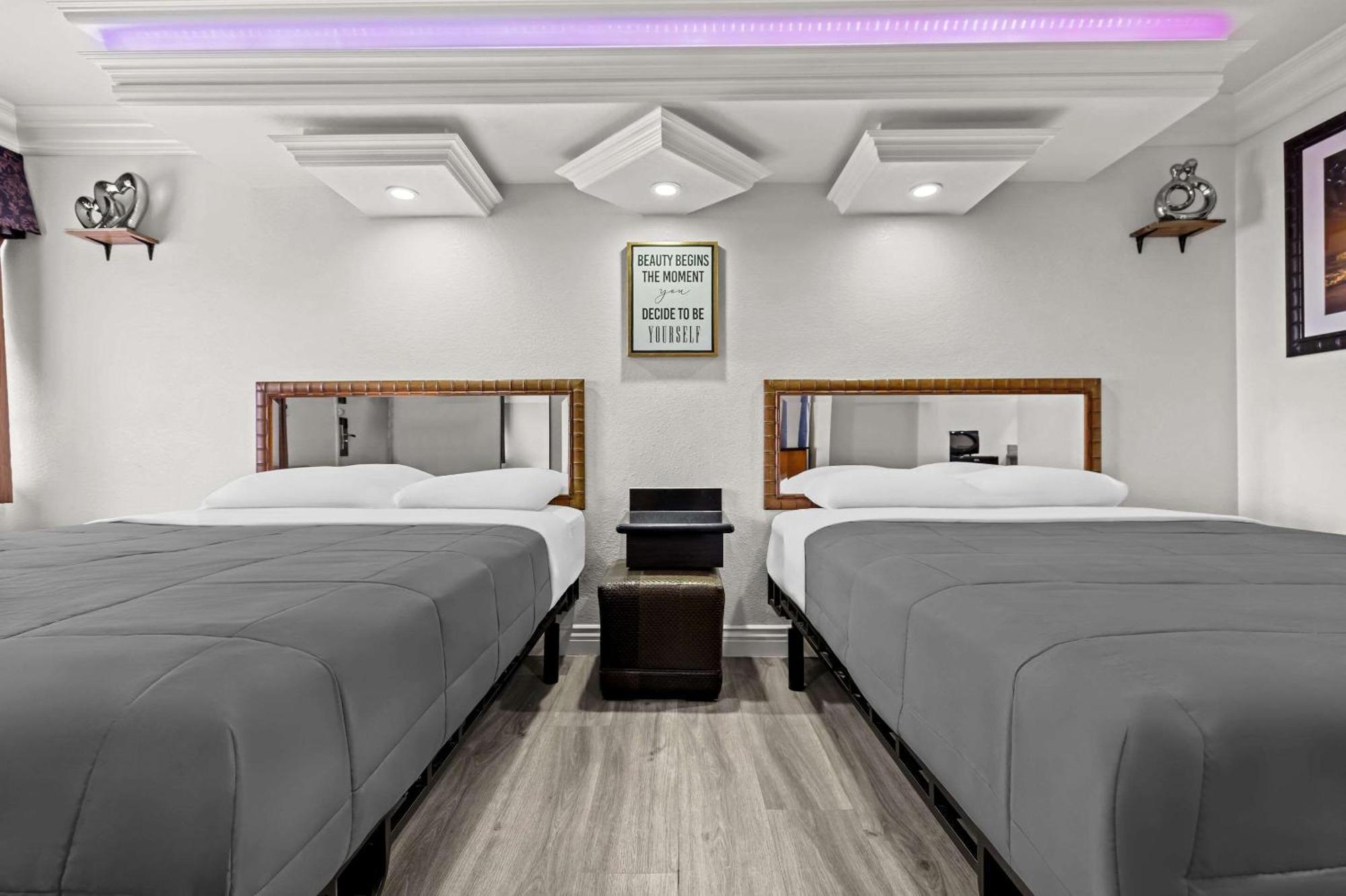 Rodeway Inn Santa Ana Bagian luar foto