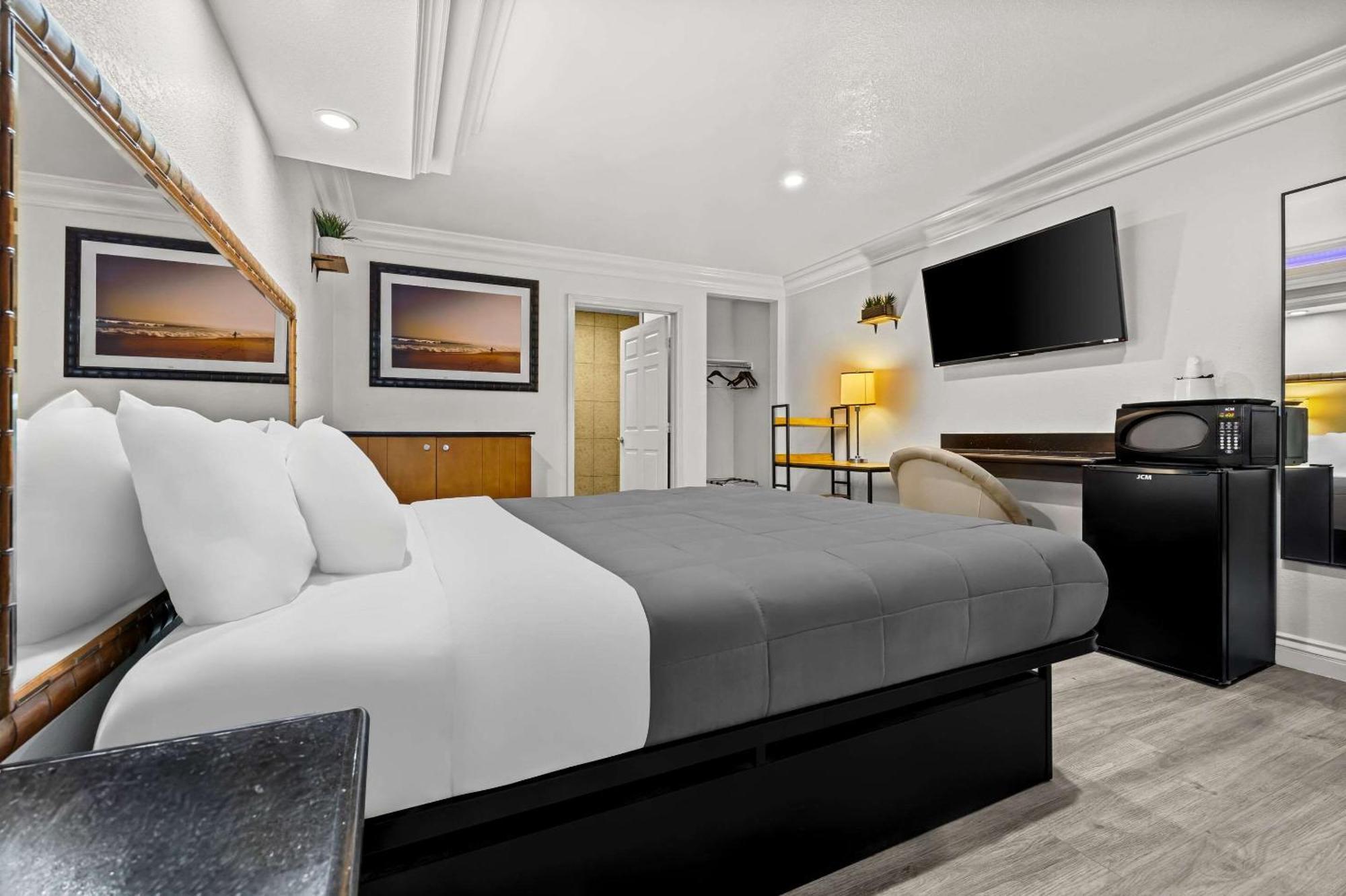 Rodeway Inn Santa Ana Bagian luar foto