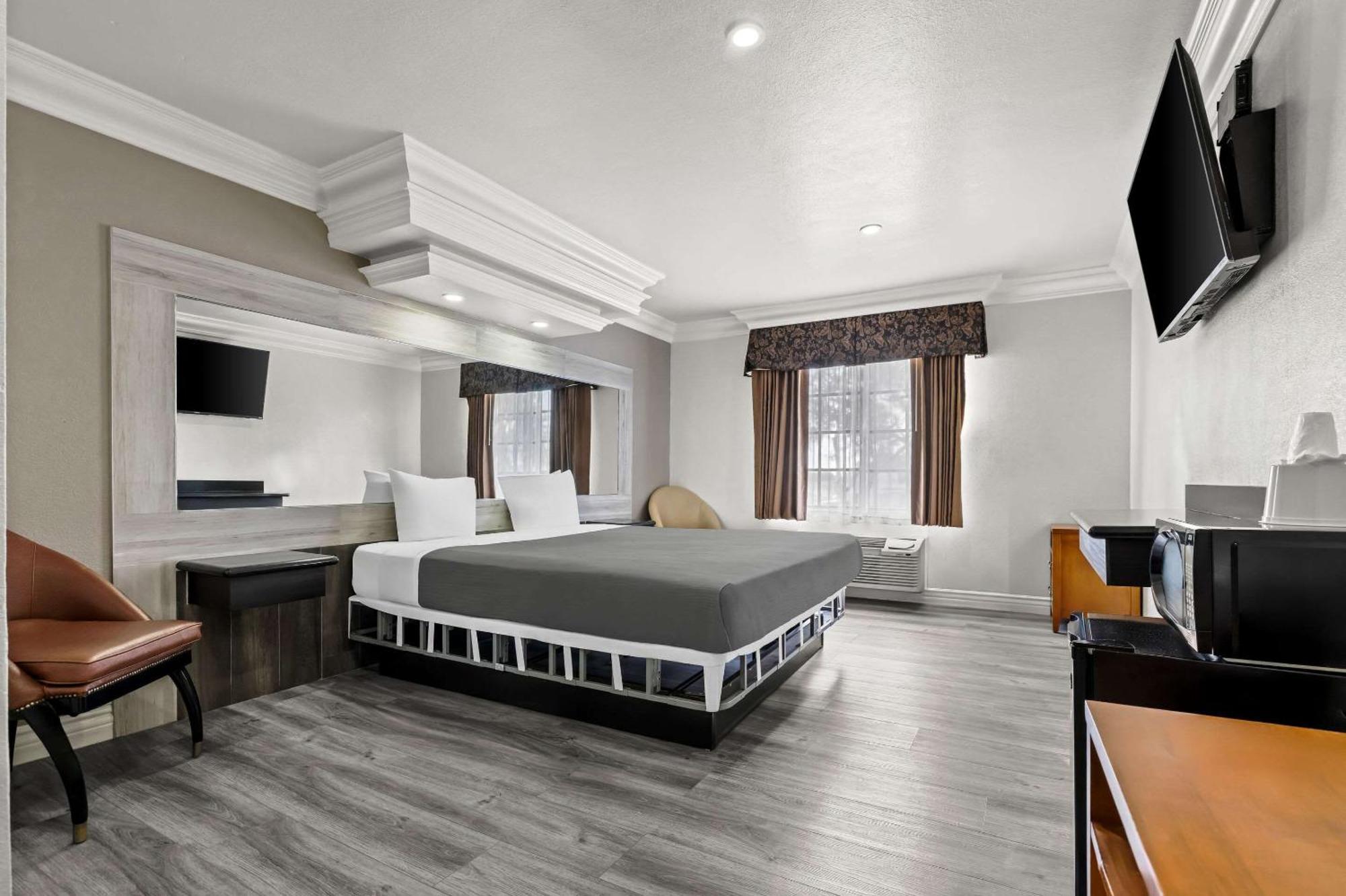 Rodeway Inn Santa Ana Bagian luar foto