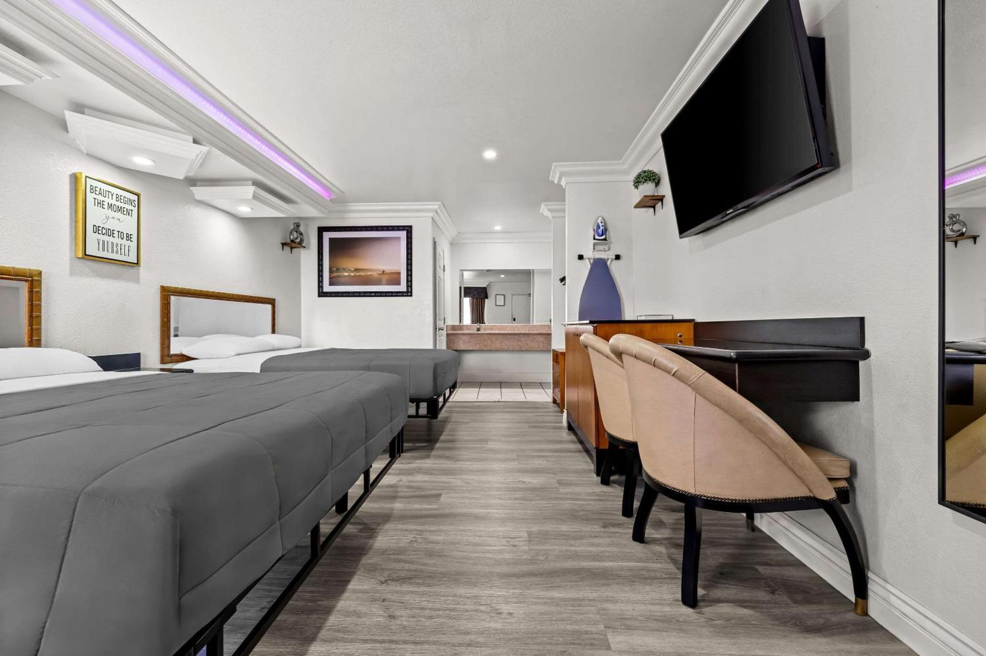 Rodeway Inn Santa Ana Bagian luar foto