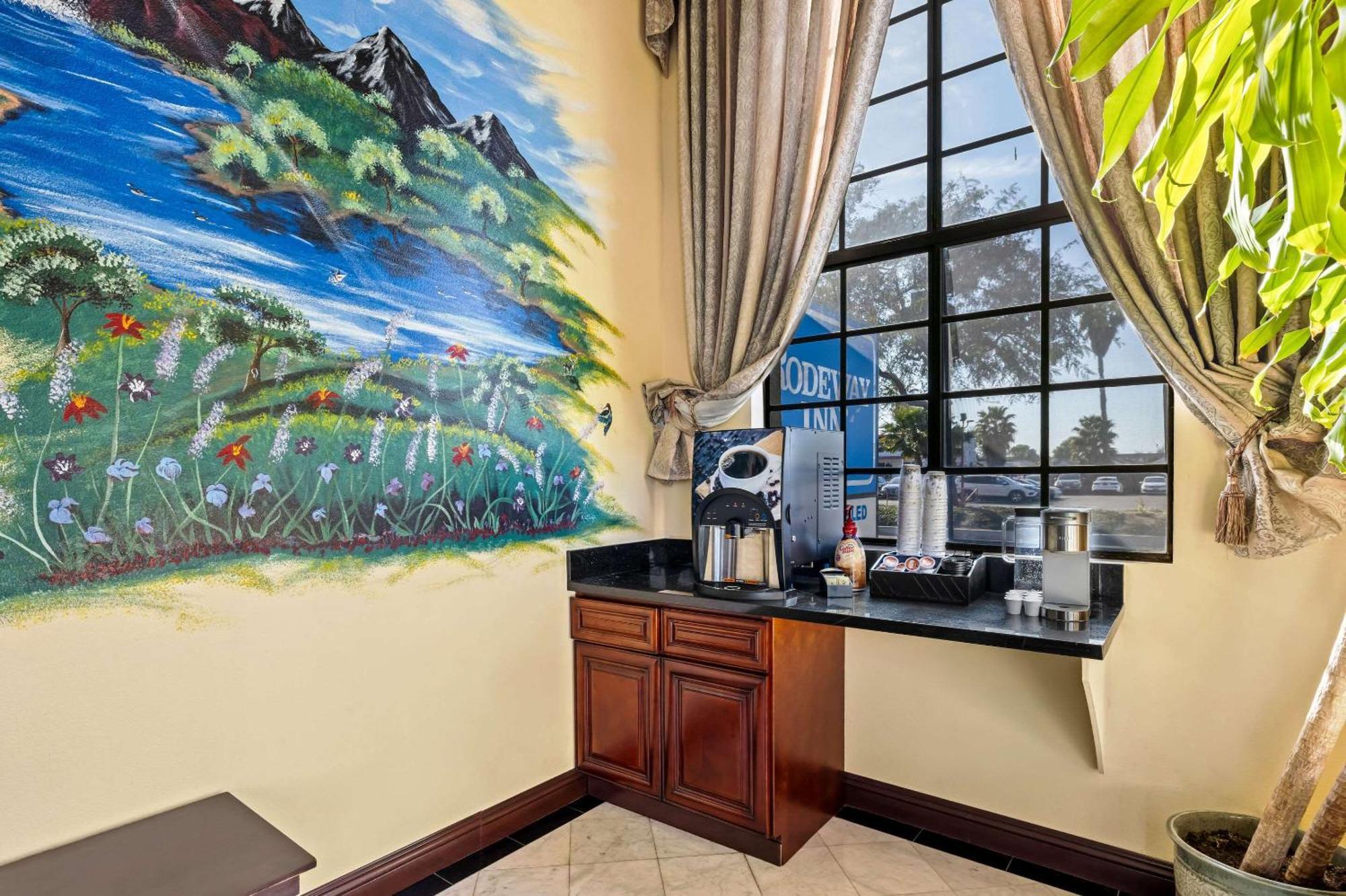 Rodeway Inn Santa Ana Bagian luar foto