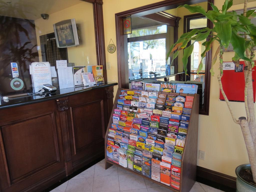 Rodeway Inn Santa Ana Bagian luar foto