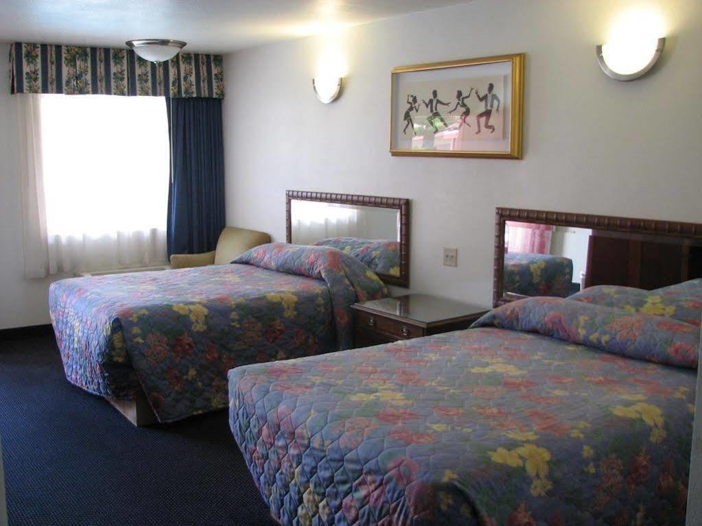 Rodeway Inn Santa Ana Bagian luar foto